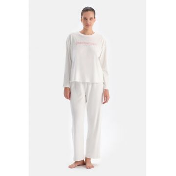 Pijama cu pantaloni lungi si model uni