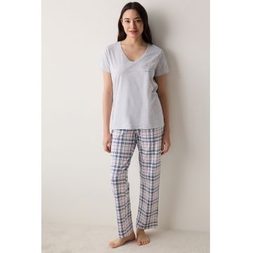 Pijama cu decolteu in V si imprimeu cu model in carouri