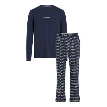 Pijama cu decolteu la baza gatului