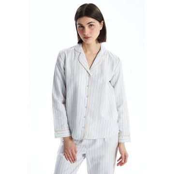 Pijama cu model in dungi si nasturi