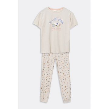 Pijama cu pantaloni lungi si imprimeu grafic