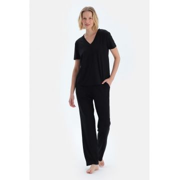 Pijama uni cu decolteu in V