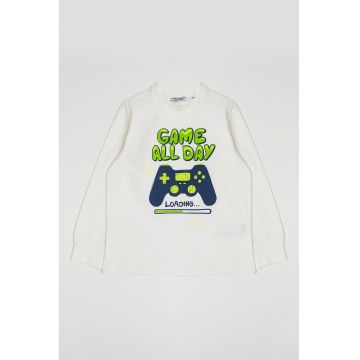 Pijama cu decolteu la baza gatului si imprimeu grafic