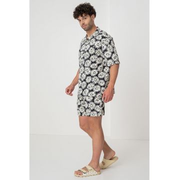 Pijama cu pantaloni scurti si imprimeu floral
