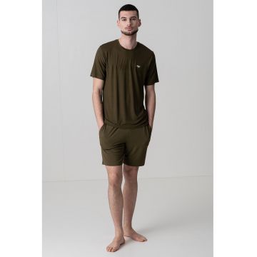 Pijama cu pantaloni scurti si logo pe piept