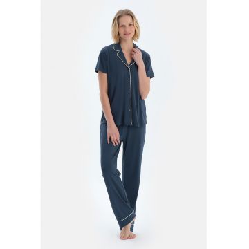 Pijama cu vipusca contrastanta