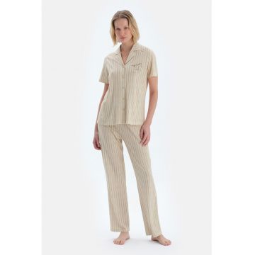 Pijama din amestec de modal cu model in dungi si maneci scurte