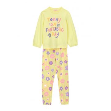 Pijama din bumbac cu model text si floral