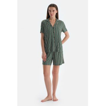 Pijama scurta cu model in dungi