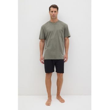 Pijama cu pantaloni scurti si buzunar pe piept