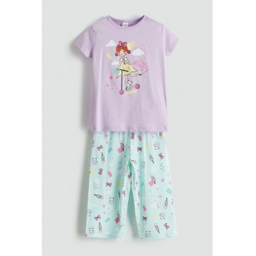 Pijama cu pantaloni scurti si imprimeu grafic