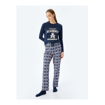 Pijama lunga cu model in carouri si imprimeu text