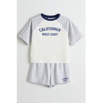Pijama scurta cu model in doua tonuri si maneci raglan