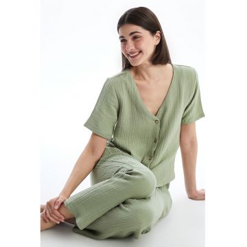 Pijama texturata cu nasturi