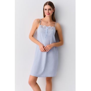 Camasa de noapte cu garnitura brodata