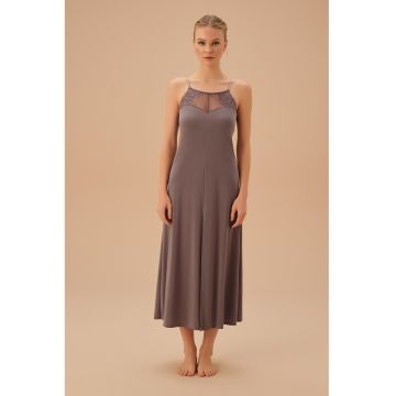 Camasa de noapte cu garnituri de dantela