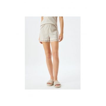 Pantaloni scurti de pijama striati cu captuseala de dantela