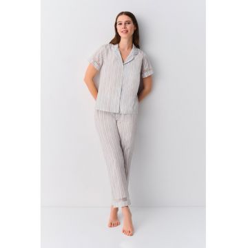 Pijama cu model in dungi si maneci scurte
