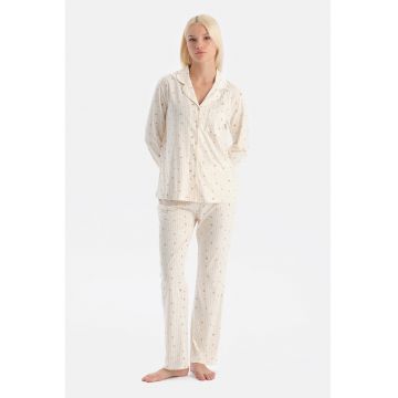 Pijama cu nasturi si dungi