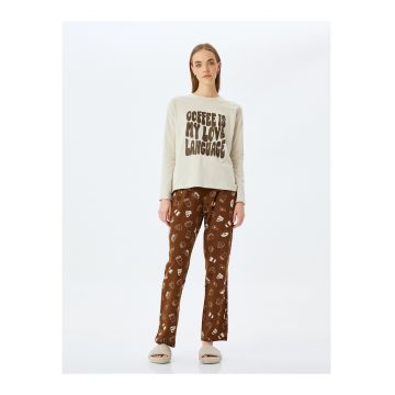 Pijama cu pantaloni lungi si imprimeu grafic si text
