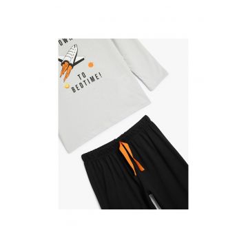Pijama cu pantaloni lungi si imprimeu grafic
