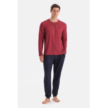 Pijama lunga cu decolteu la baza gatului