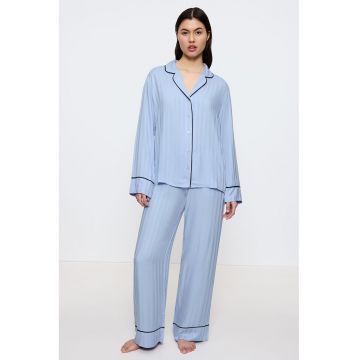 Pijama lunga si lejera cu revere decupate