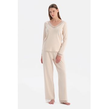 Pijama texturata cu decolteu in V