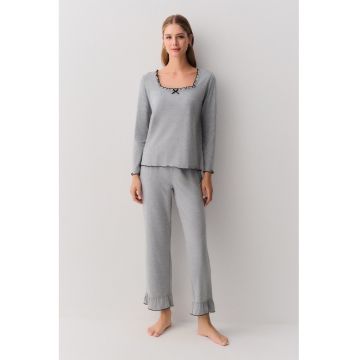 Pijama cu pantaloni lungi si margini valurite