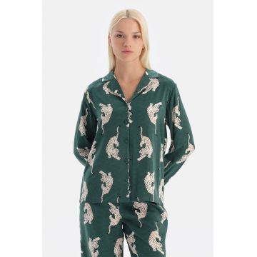 Bluza lejera de pijama cu imprimeu si nasturi