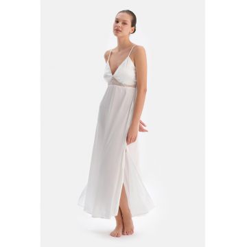 Camasa de noapte de satin cu insertii de dantela