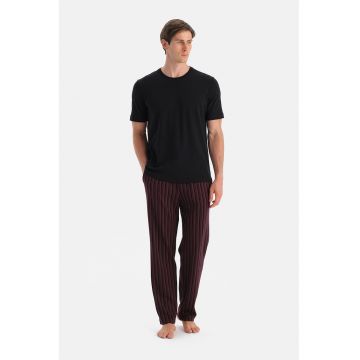 Pantaloni de pijama cu model in dungi si buzunare