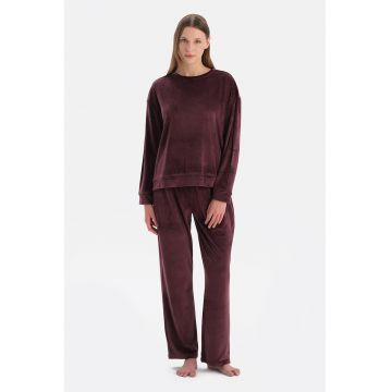 Pijama catifelata cu maneci lungi