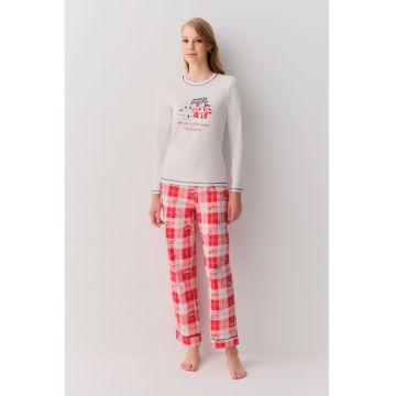 Pijama cu decolteu la baza gatului si impriemu