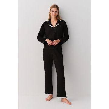 Pijama cu decolteu in V si model uni