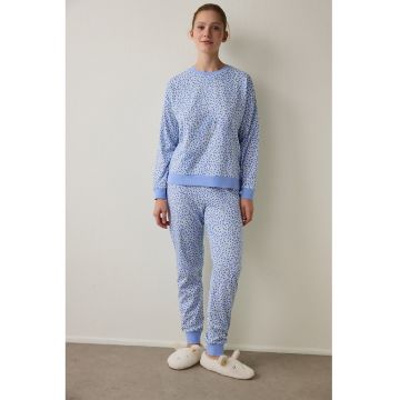 Pijama cu imprimeu floral si decolteu la baza gatului