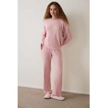 Pijama lejera cu maneci cazute si striatii