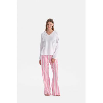 Pijama lunga din bumbac cu decolteu in V si model in dungi