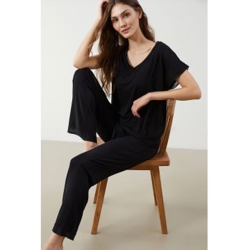 Pijama cu decolteu in V si garnituri din tul - Negru