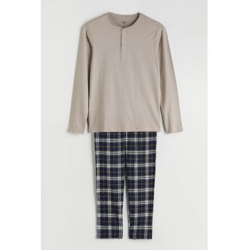 Pijama cu pantaloni lungi si fenta scurta cu nasturi - Alb/Maro taupe deschis/Bleumarin