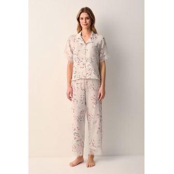 Pijama cu maneci scurte - model floral si insertii din dantela - Gri deschis -
