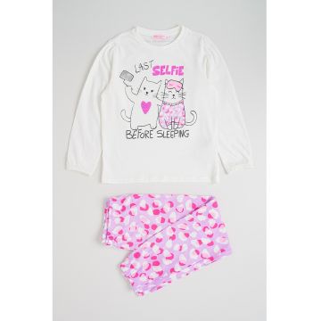Pijama din bumbac cu imprimeu grafic si text - Alb/Lila/Roz