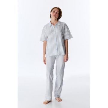 Pijama lunga cu model in dungi - Alb/Albastru lavanda