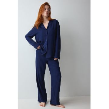Pijama lunga si lejera cu revere decupate