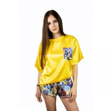 Pijama dama din satin Tinco Boutique, culoare galben sidefat, 2 piese, marime M/L Pijama dama din satin Tinco Boutique, culoare galben sidefat, 2 piese, marime M/L